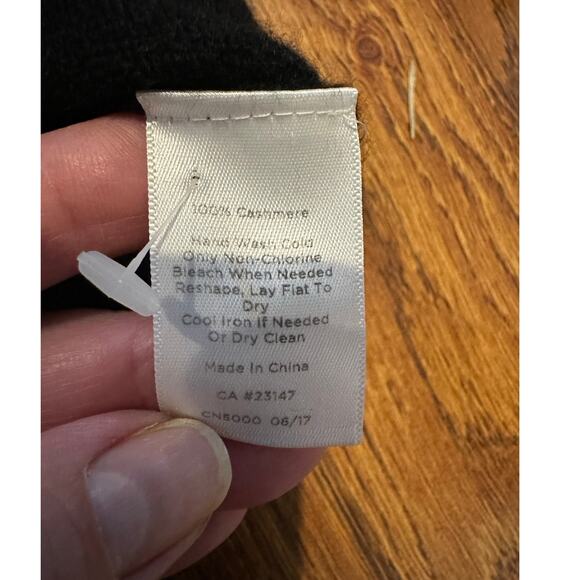 Talbots Women’s Pure Cashmere Crew Neck Sweater Black Size Medium Imperfection - Picture 6 of 9